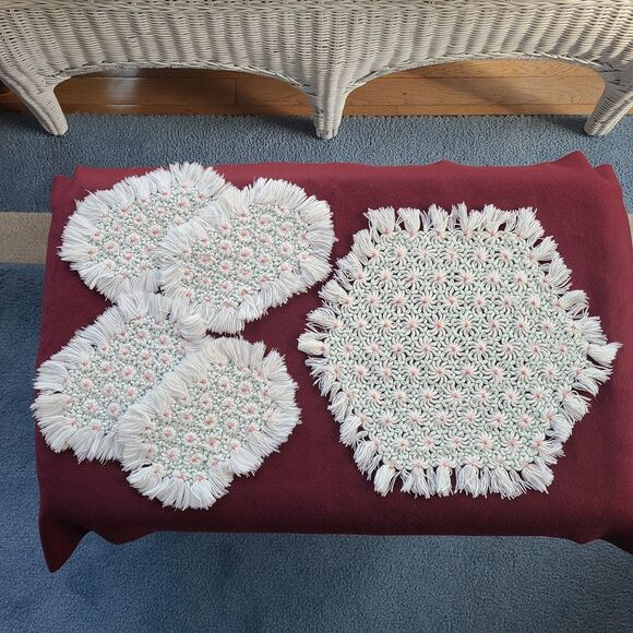 Vintage Crochet Daisy Loom Style Hexagon Trivet Placemat Matching Coasters 1970s - Picture 2 of 10